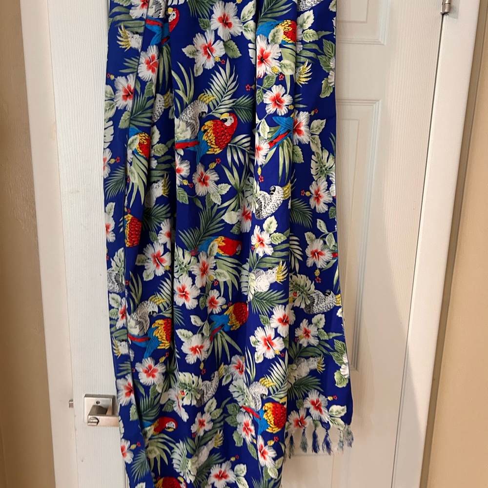 Vibrant Blue Floral Sarong with Parrot Design (with plastic ring) - Picture 4 of 8
